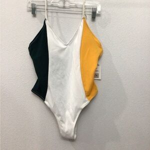 NWT Cupshe Forever Young V-neck One-piece Swimsuit. Size large